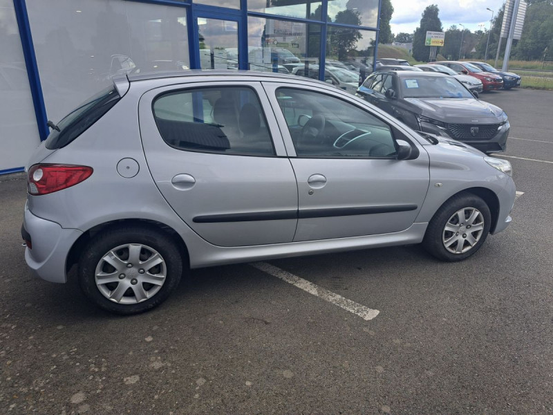 Photo 4 de l'offre de PEUGEOT 206+ URBAN 1.4 E à 5990€ chez Carlyss automobiles Vitré