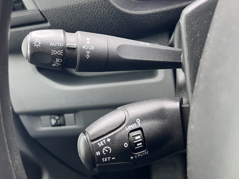 Photo 17 de l'offre de Peugeot Expert (3) 13158 euros HT 1.5 BLUEHDI 120 S&S STANDARD PREMIUM à 15790€ chez Carlyss automobiles Vitré