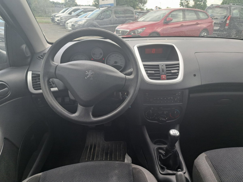 Photo 5 de l'offre de PEUGEOT 206+ URBAN 1.4 E à 5990€ chez Carlyss automobiles Vitré