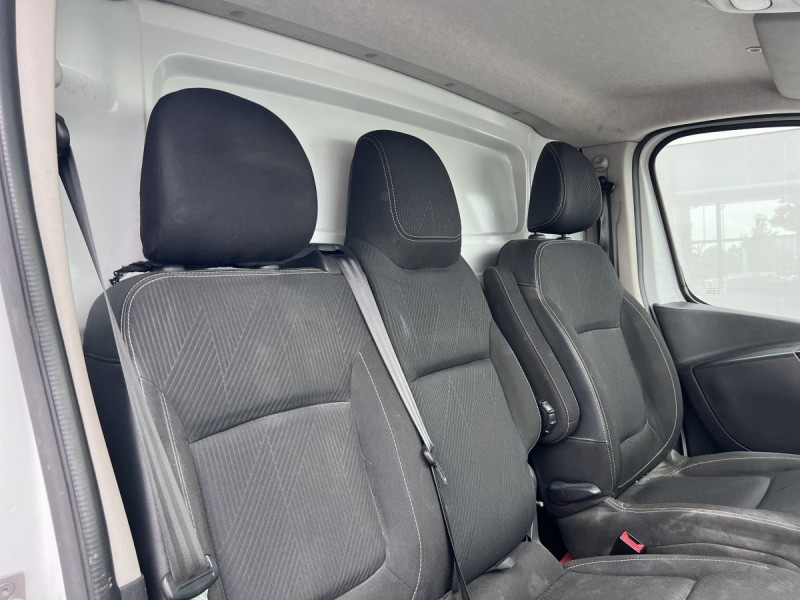 Photo 8 de l'offre de Renault Trafic (3) 13325 euros HT FG CF L2H1 1300 dCi 120 à 15990€ chez Carlyss automobiles Vitré