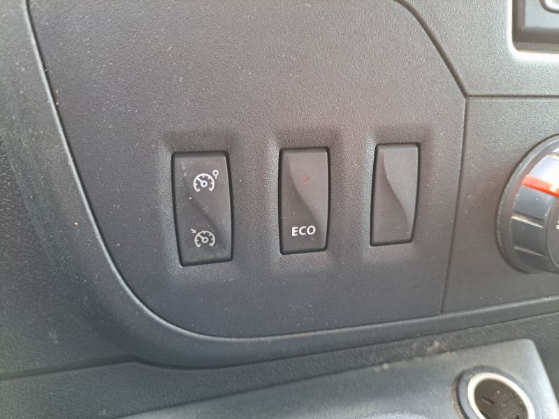 Photo 10 de l'offre de Renault Master (3) 9575 euros HT FG Cf Trac F3500 L2H2 dCi 110 Euro6 à 11490€ chez Carlyss automobiles Vitré