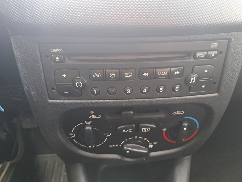 Photo 9 de l'offre de PEUGEOT 206+ URBAN 1.4 E à 5990€ chez Carlyss automobiles Vitré