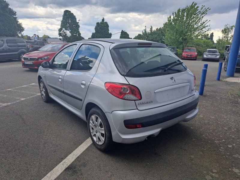 Photo 3 de l'offre de PEUGEOT 206+ URBAN 1.4 E à 5990€ chez Carlyss automobiles Vitré