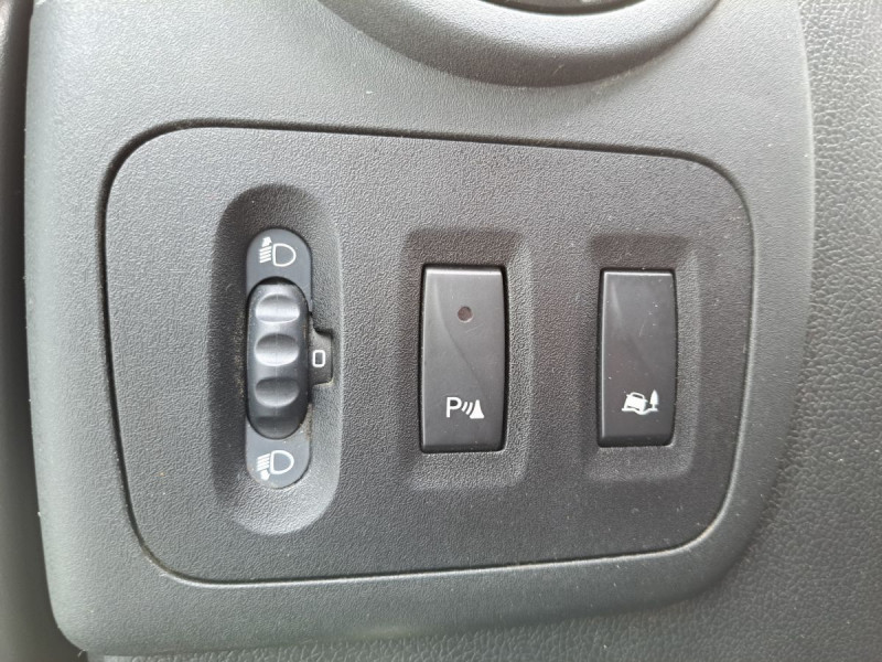 Photo 11 de l'offre de Renault Master (3) 9575 euros HT FG Cf Trac F3500 L2H2 dCi 110 Euro6 à 11490€ chez Carlyss automobiles Vitré