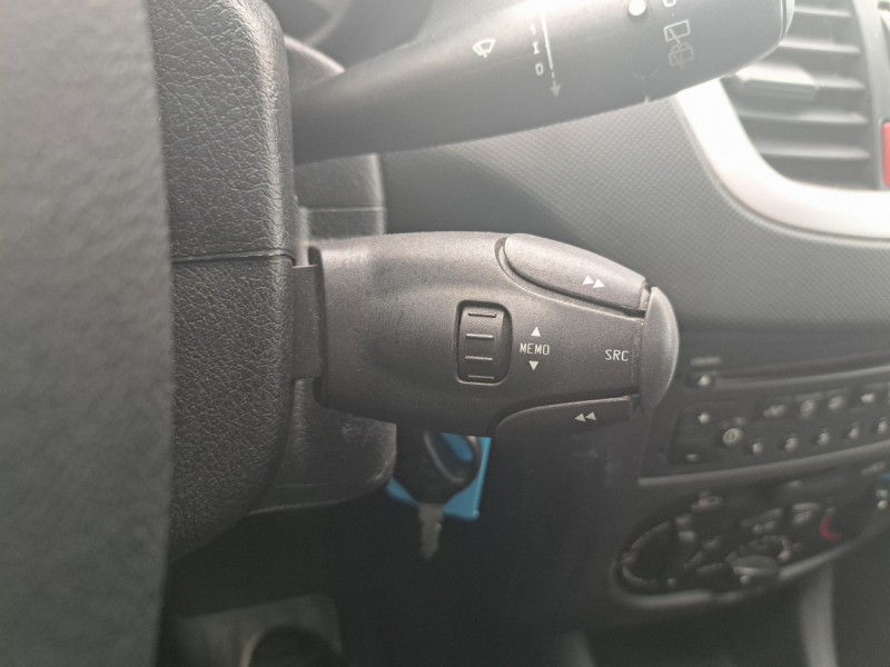 Photo 13 de l'offre de PEUGEOT 206+ URBAN 1.4 E à 5990€ chez Carlyss automobiles Vitré