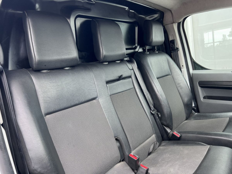 Photo 10 de l'offre de Peugeot Expert (3) 13158 euros HT 1.5 BLUEHDI 120 S&S STANDARD PREMIUM à 15790€ chez Carlyss automobiles Vitré