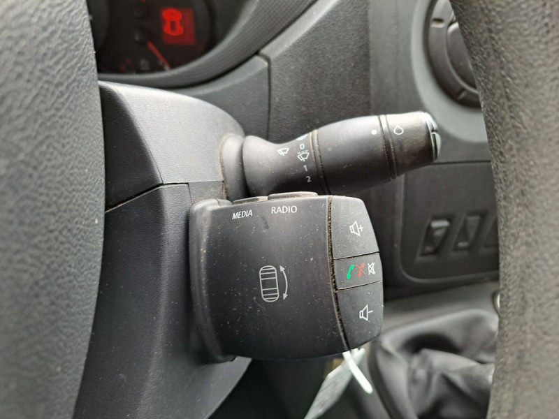 Photo 12 de l'offre de Renault Master (3) 9575 euros HT FG Cf Trac F3500 L2H2 dCi 110 Euro6 à 11490€ chez Carlyss automobiles Vitré