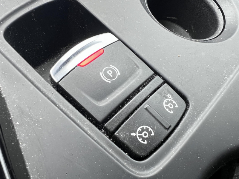 Photo 15 de l'offre de RENAULT Kadjar Business TCe 140 EDC FAP - 21 à 15490€ chez Carlyss automobiles Vitré