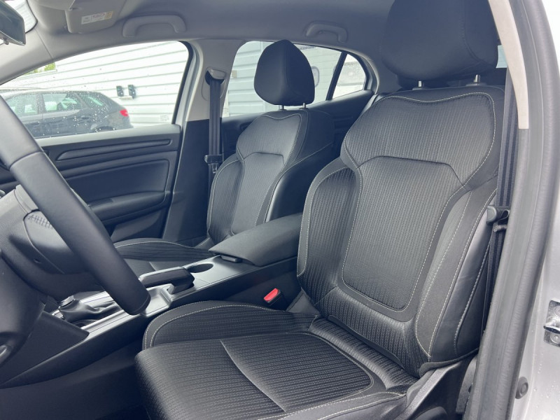 Photo 6 de l'offre de Renault Mégane Berline (4) Business TCe 140 EDC FAP à 16490€ chez Carlyss automobiles Vitré