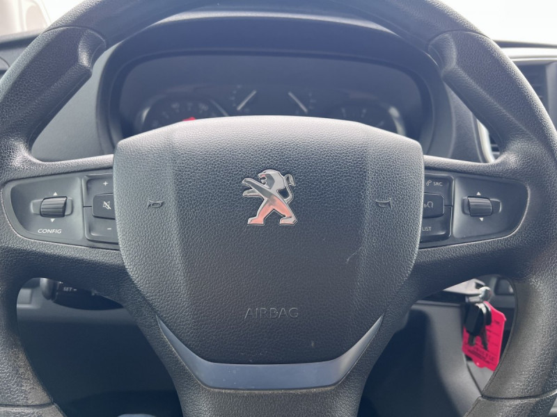 Photo 11 de l'offre de Peugeot Expert (3) 13158 euros HT 1.5 BLUEHDI 120 S&S STANDARD PREMIUM à 15790€ chez Carlyss automobiles Vitré