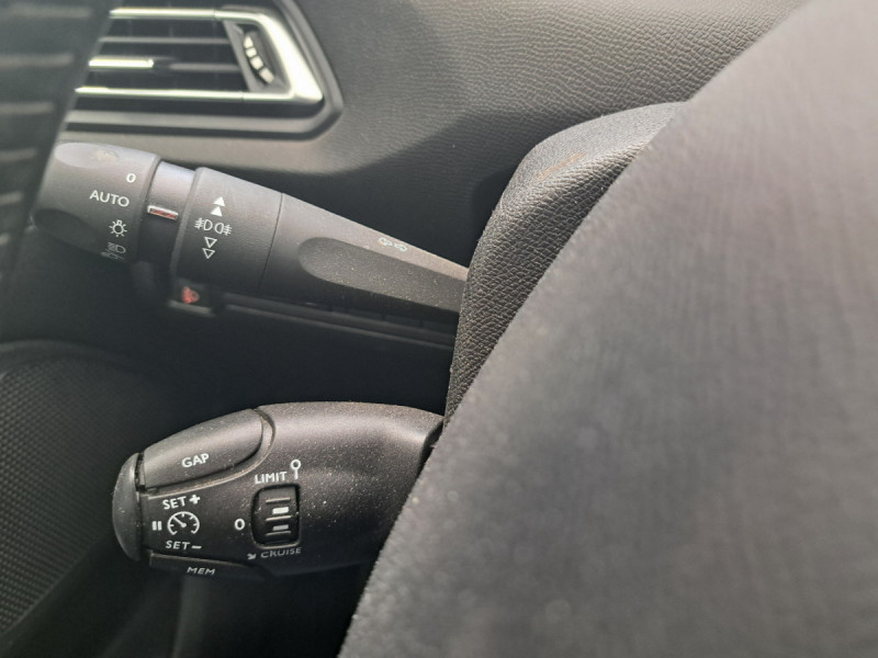 Photo 17 de l'offre de PEUGEOT 308 (2) BlueHDi 130 S&S ALLURE à 12490€ chez Carlyss automobiles Vitré