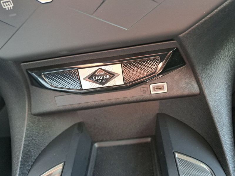 Photo 20 de l'offre de DS DS 3 Crossback 1.5 BLUEHDI 130 AUTO PERFORMANCE LINE à 24490€ chez Carlyss automobiles Vitré