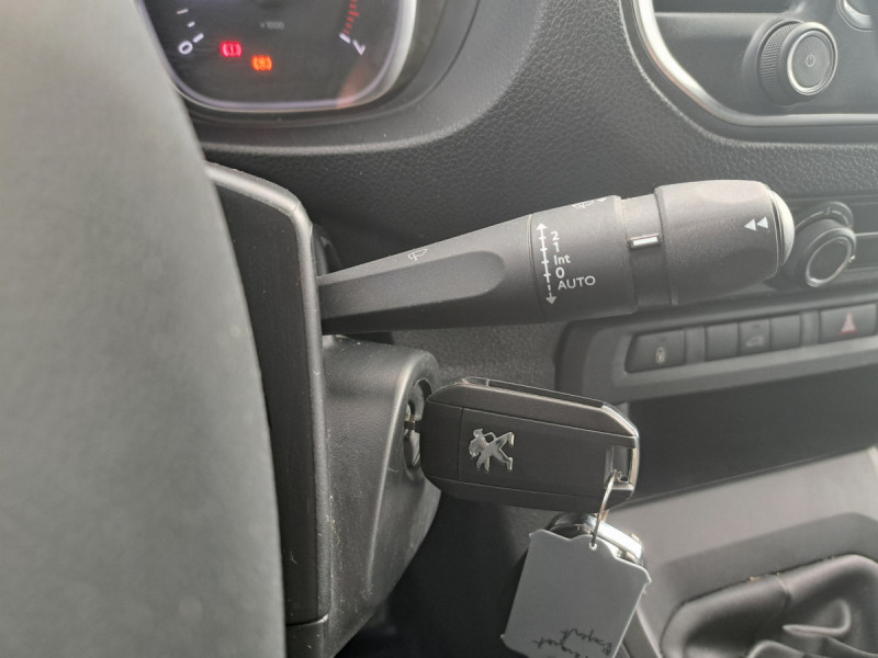 Photo 18 de l'offre de Peugeot Expert (3) 18325 euros HT Taille XL 2.0 BHDI 145 PACK PREM C à 21990€ chez Carlyss automobiles Vitré