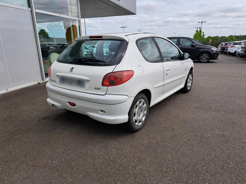 Photo 3 de l'offre de PEUGEOT 206 GENERATION 1.4 E à 3990€ chez Carlyss automobiles Vitré