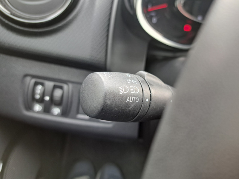 Photo 19 de l'offre de Renault Clio Estate (4) Intens dCi 90 EDC - 18 à 11490€ chez Carlyss automobiles Vitré