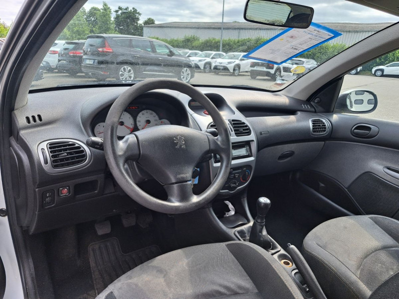 Photo 7 de l'offre de PEUGEOT 206 GENERATION 1.4 E à 3990€ chez Carlyss automobiles Vitré