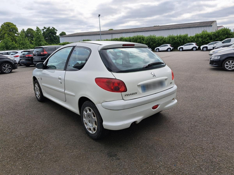 Photo 4 de l'offre de PEUGEOT 206 GENERATION 1.4 E à 3990€ chez Carlyss automobiles Vitré