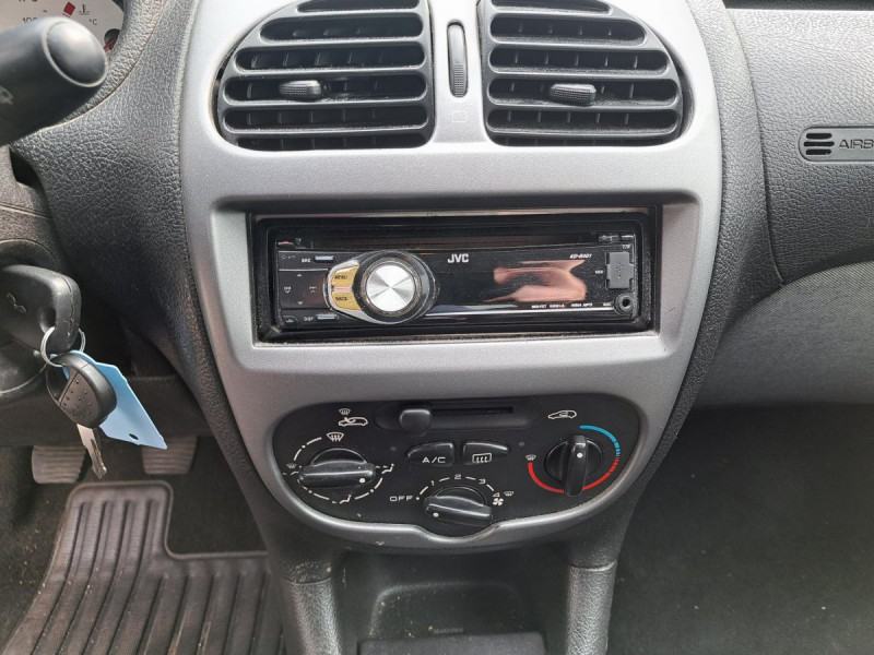 Photo 10 de l'offre de PEUGEOT 206 GENERATION 1.4 E à 3990€ chez Carlyss automobiles Vitré