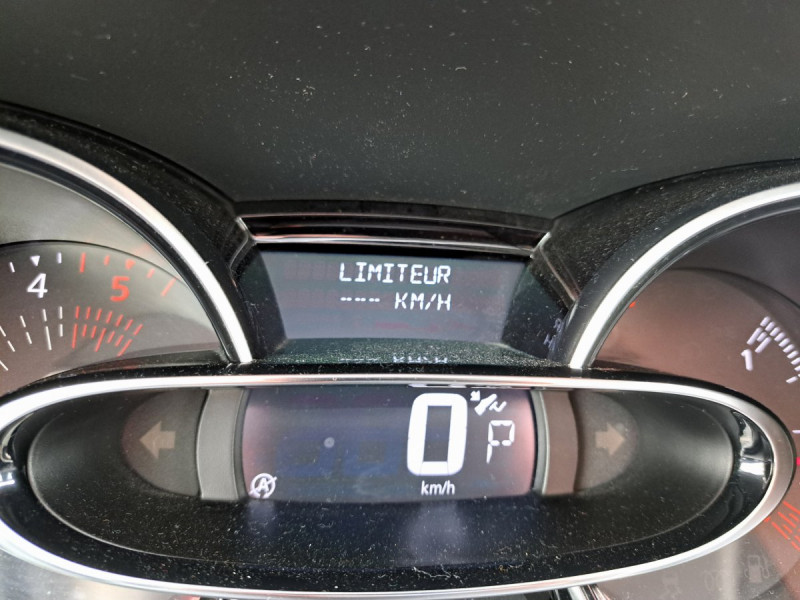 Photo 18 de l'offre de Renault Clio Estate (4) Intens dCi 90 EDC - 18 à 11490€ chez Carlyss automobiles Vitré