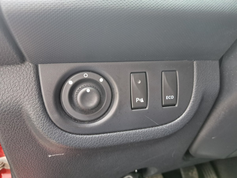 Photo 18 de l'offre de Dacia Sandero (2) Stepway Navy TCe 90 à 11790€ chez Carlyss automobiles Vitré