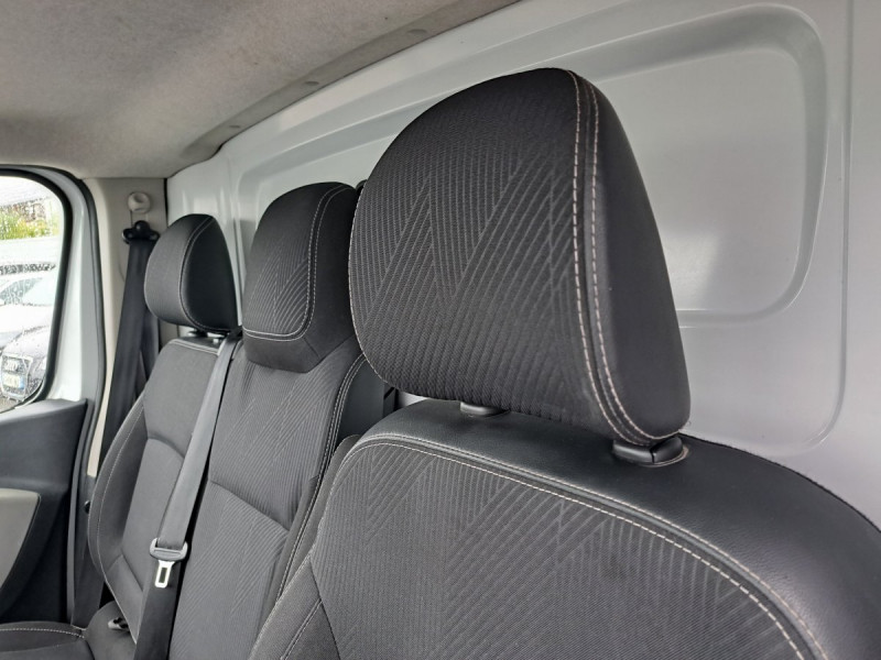 Photo 10 de l'offre de Renault Trafic (3) 15408 euros HT FG GCF L1H1 1000 dCi 120 E6 à 18490€ chez Carlyss automobiles Vitré