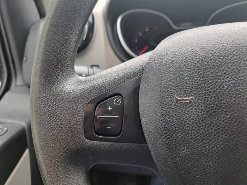 Photo 14 de l'offre de Renault Trafic (3) 15408 euros HT FG GCF L1H1 1000 dCi 120 E6 à 18490€ chez Carlyss automobiles Vitré
