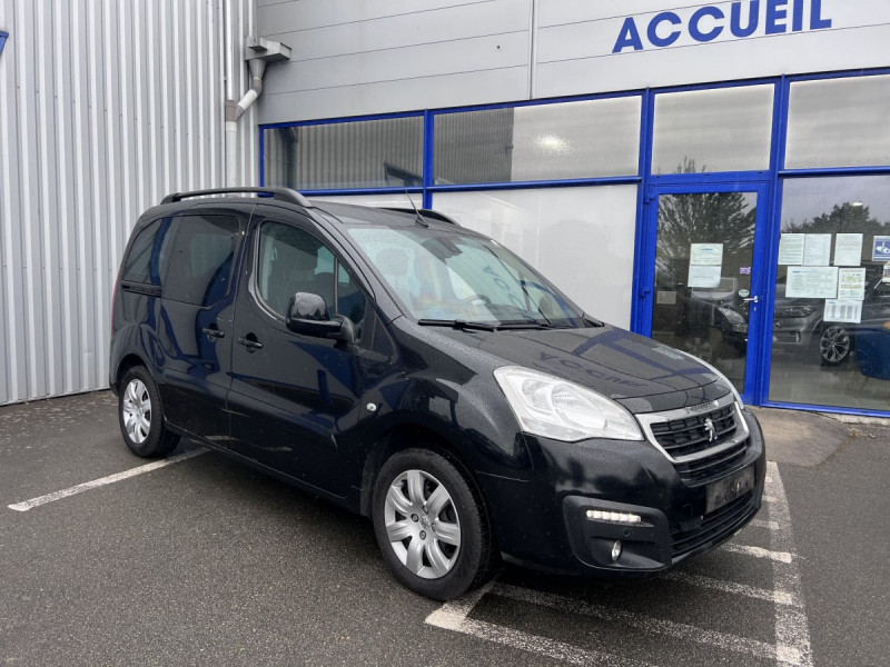 Photo 1 de l'offre de Peugeot Partner Tepee (2) 1.6 BlueHDi 120 S&S Outdoor à 14990€ chez Carlyss automobiles Vitré