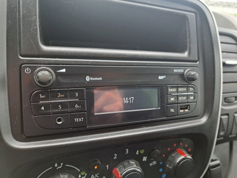 Photo 12 de l'offre de Renault Trafic (3) 15408 euros HT FG GCF L1H1 1000 dCi 120 E6 à 18490€ chez Carlyss automobiles Vitré