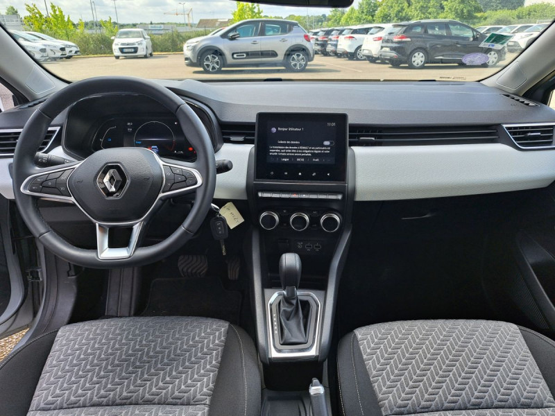 Photo 6 de l'offre de RENAULT Clio (5) Evolution E-Tech hybride 145 à 15990€ chez Carlyss automobiles Vitré