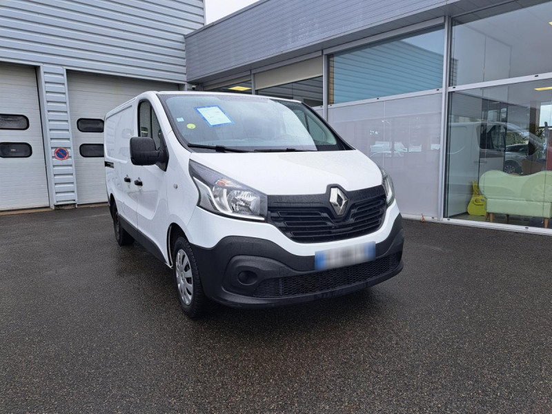 Photo 1 de l'offre de Renault Trafic (3) 15408 euros HT FG GCF L1H1 1000 dCi 120 E6 à 18490€ chez Carlyss automobiles Vitré