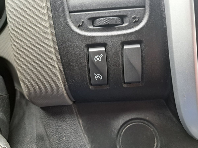 Photo 17 de l'offre de Renault Trafic (3) 15408 euros HT FG GCF L1H1 1000 dCi 120 E6 à 18490€ chez Carlyss automobiles Vitré