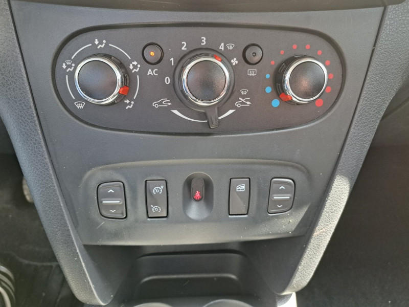 Photo 8 de l'offre de Dacia Sandero (2) Stepway Prestige TCe 90 à 8990€ chez Carlyss automobiles Vitré