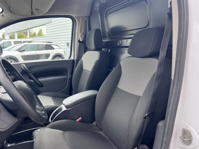 Photo 6 de l'offre de Renault Kangoo Express (2) 8325 euros HT Gd Confort Energy dCi 90 à 9990€ chez Carlyss automobiles Vitré
