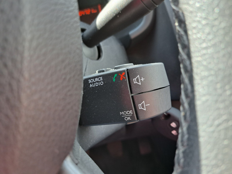 Photo 12 de l'offre de Dacia Sandero (2) Stepway Prestige dCi 90 à 7990€ chez Carlyss automobiles Vitré