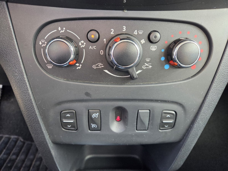 Photo 14 de l'offre de Dacia Sandero (2) Sandero 1.2 16V 75 E6 à 6790€ chez Carlyss automobiles Vitré