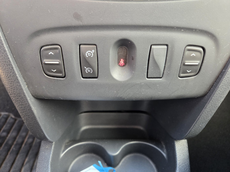 Photo 15 de l'offre de Dacia Sandero (2) Sandero 1.2 16V 75 E6 à 6790€ chez Carlyss automobiles Vitré