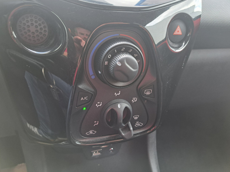 Photo 10 de l'offre de Citroën C1 (2) VTi 72 S&S BVM Feel à 9490€ chez Carlyss automobiles Vitré