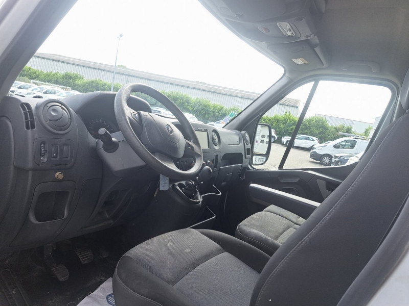 Photo 6 de l'offre de Renault Master (3) 12075 euros HT FG GCf Trac F3500 L2H2 dCi 130 Euro6 à 14490€ chez Carlyss automobiles Vitré