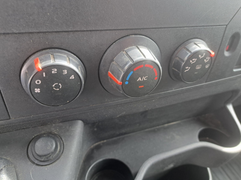 Photo 9 de l'offre de Renault Master (3) 12075 euros HT FG GCf Trac F3500 L2H2 dCi 130 Euro6 à 14490€ chez Carlyss automobiles Vitré