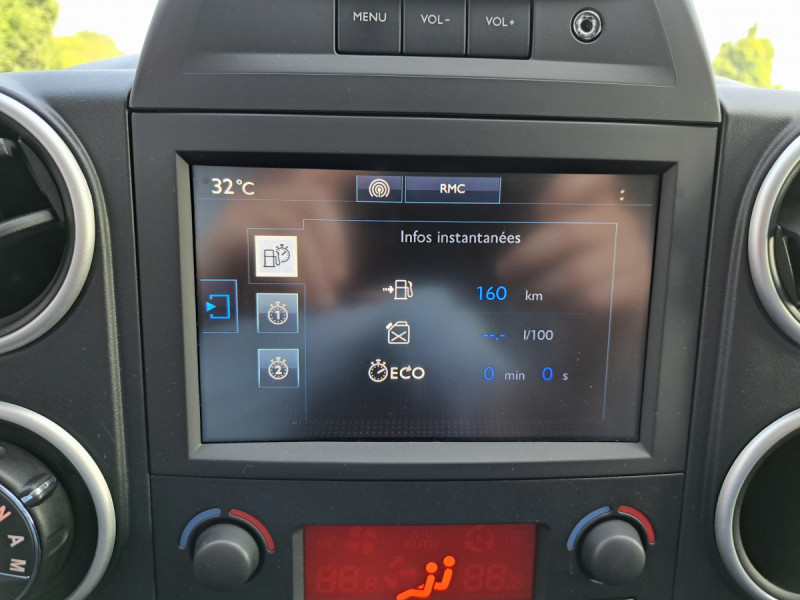 Photo 14 de l'offre de Peugeot Partner Tepee (2) 1.6 BlueHDi 100 S&S EGT6 Active à 15490€ chez Carlyss automobiles Vitré