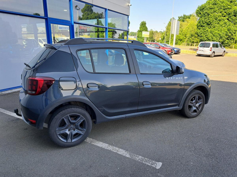 Photo 11 de l'offre de Dacia Sandero (2) Stepway Navy TCe 90 à 10990€ chez Carlyss automobiles Vitré