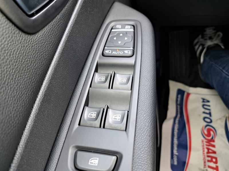Photo 18 de l'offre de RENAULT Captur Intens TCe 90 à 12790€ chez Carlyss automobiles Vitré