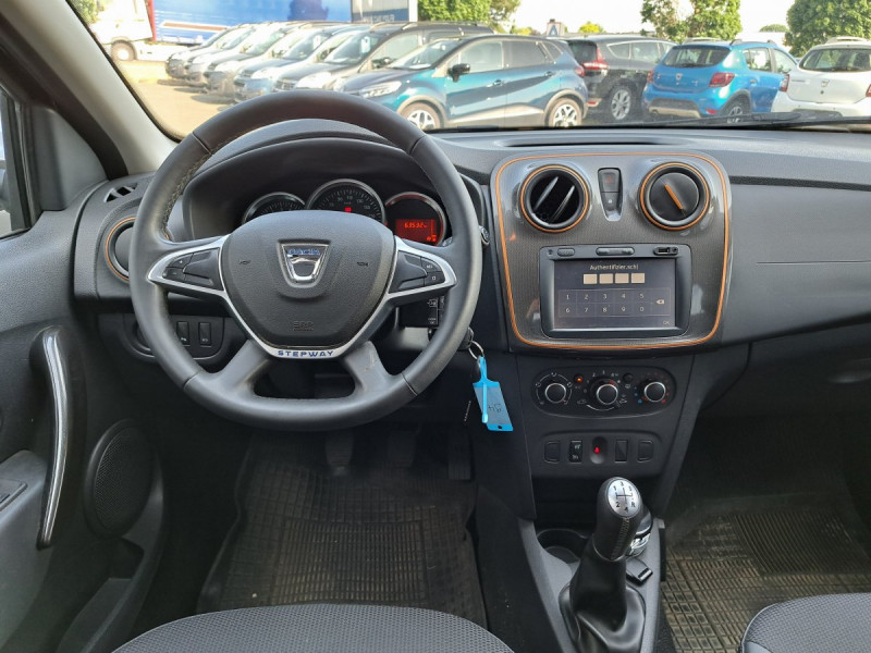 Photo 13 de l'offre de Dacia Sandero (2) Stepway Navy TCe 90 à 10990€ chez Carlyss automobiles Vitré