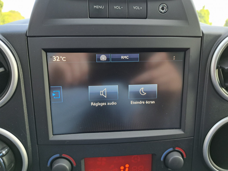 Photo 10 de l'offre de Peugeot Partner Tepee (2) 1.6 BlueHDi 100 S&S EGT6 Active à 15490€ chez Carlyss automobiles Vitré