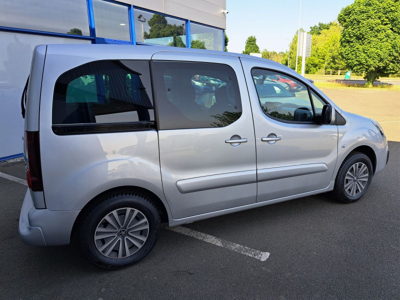 Photo 4 de l'offre de Peugeot Partner Tepee (2) 1.6 BlueHDi 100 S&S EGT6 Active à 15490€ chez Carlyss automobiles Vitré