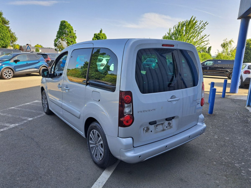Photo 3 de l'offre de Peugeot Partner Tepee (2) 1.6 BlueHDi 100 S&S EGT6 Active à 15490€ chez Carlyss automobiles Vitré