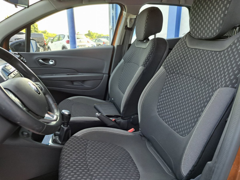 Photo 8 de l'offre de RENAULT Captur Intens TCe 90 à 12790€ chez Carlyss automobiles Vitré