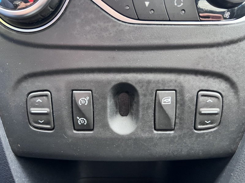 Photo 17 de l'offre de Dacia Sandero (2) 15 Ans Blue dCi 95 -20 à 11790€ chez Carlyss automobiles Vitré
