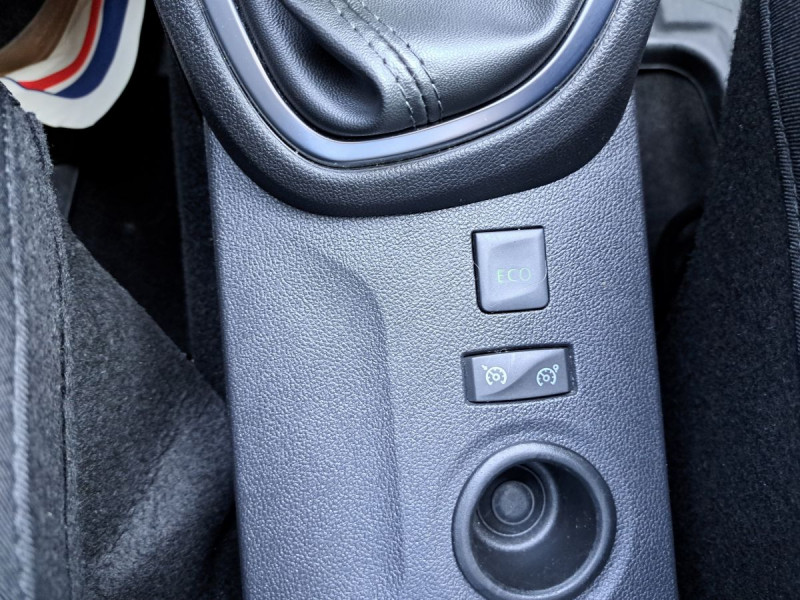 Photo 19 de l'offre de RENAULT Captur Intens TCe 90 à 12790€ chez Carlyss automobiles Vitré