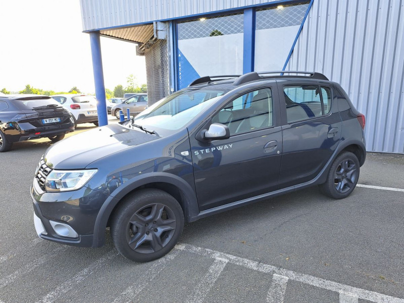 Photo 2 de l'offre de Dacia Sandero (2) Stepway Navy TCe 90 à 10990€ chez Carlyss automobiles Vitré